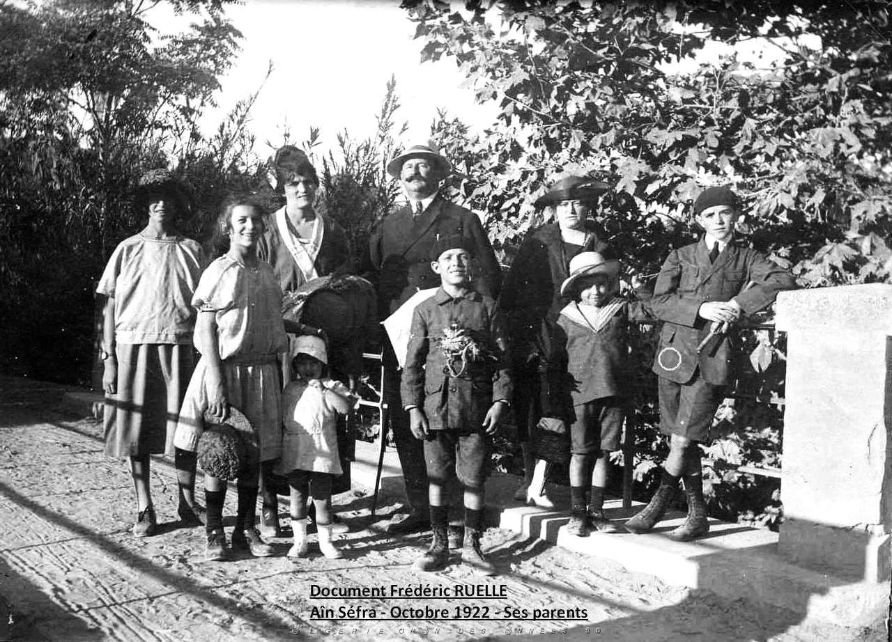 0 09- mes grands parents enpromenade 1922 ain sefra.jpg
